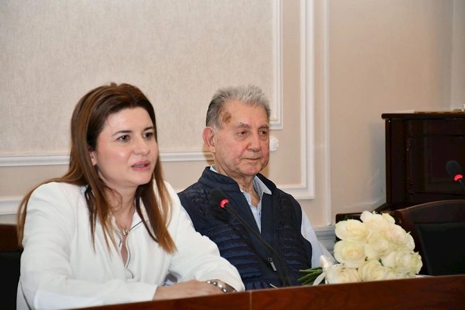 Geologiya İnstitutunda yeni təyinat kollektivə təqdim edildi — FOTOLAR
