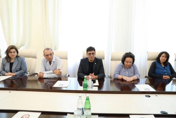 İsrailli tibb mütəxəssisləri Səhiyyə Nazirliyinin mükafatlarına layiq görüldü — FOTOLAR