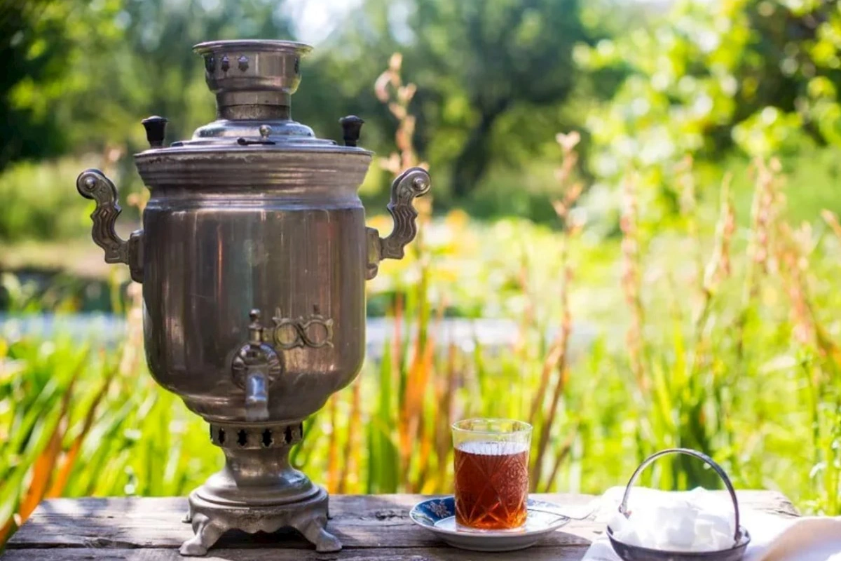 Bakıda maşın qiymətinə samovar satılır — FOTOLAR