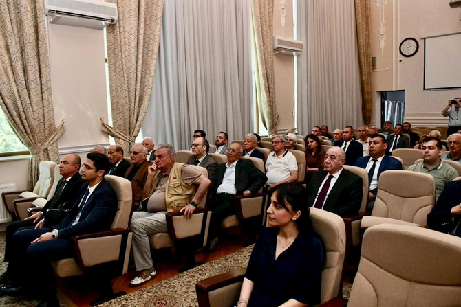 Geologiya İnstitutunda yeni təyinat kollektivə təqdim edildi — FOTOLAR