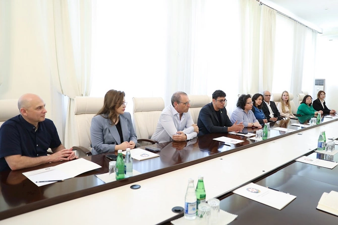 İsrailli tibb mütəxəssisləri Səhiyyə Nazirliyinin mükafatlarına layiq görüldü — FOTOLAR