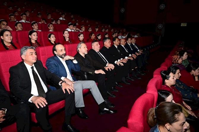 Türkmənistanda Azərbaycan Mədəniyyəti Günləri Tağıyev: Neft bədii filminin nümayişi ilə başladı — FOTOLAR