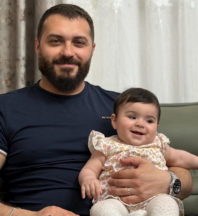 6 aylıq qızı ilə fotolar paylaşdı — FOTOLAR