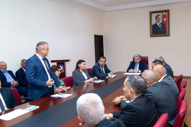 Salyanda Dövlət Proqramınnın icrasına həsr olunmuş iclas keçirildi — FOTOLAR