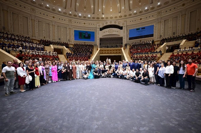 Azərbaycan və Türkmənistan Dövlət Rəqs ansambllarının birgə konserti keçirilib — FOTOLAR Azərbaycan və Türkmənistan Dövlət Rəqs ansambllarının birgə konserti keçirilib — FOTOLAR