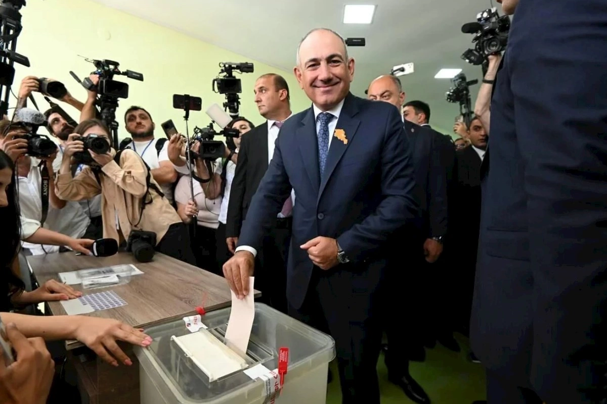 Paşinyan parlament seçkilərində səs verib