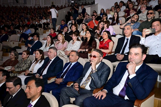 Azərbaycan və Türkmənistan Dövlət Rəqs ansambllarının birgə konserti keçirilib — FOTOLAR Azərbaycan və Türkmənistan Dövlət Rəqs ansambllarının birgə konserti keçirilib — FOTOLAR