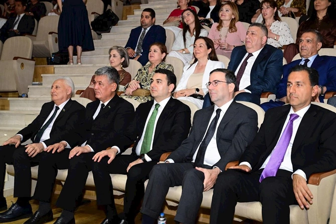 Azərbaycan və Türkmənistan Dövlət Rəqs ansambllarının birgə konserti keçirilib — FOTOLAR Azərbaycan və Türkmənistan Dövlət Rəqs ansambllarının birgə konserti keçirilib — FOTOLAR