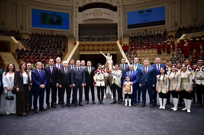 Azərbaycan və Türkmənistan Dövlət Rəqs ansambllarının birgə konserti keçirilib — FOTOLAR Azərbaycan və Türkmənistan Dövlət Rəqs ansambllarının birgə konserti keçirilib — FOTOLAR