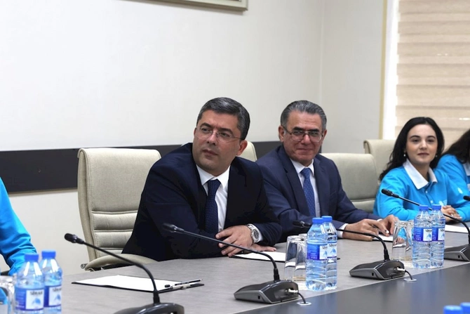 MEDİA - da məzun könüllülər və növbəti proqramın iştirakçıları ilə görüş keçirilib — FOTOLAR