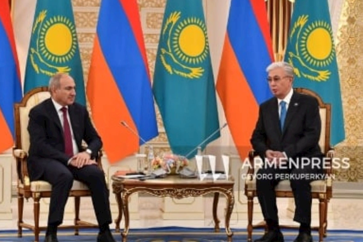 Tokayev Paşinyanı qələbə münasibətilə təbrik etdi