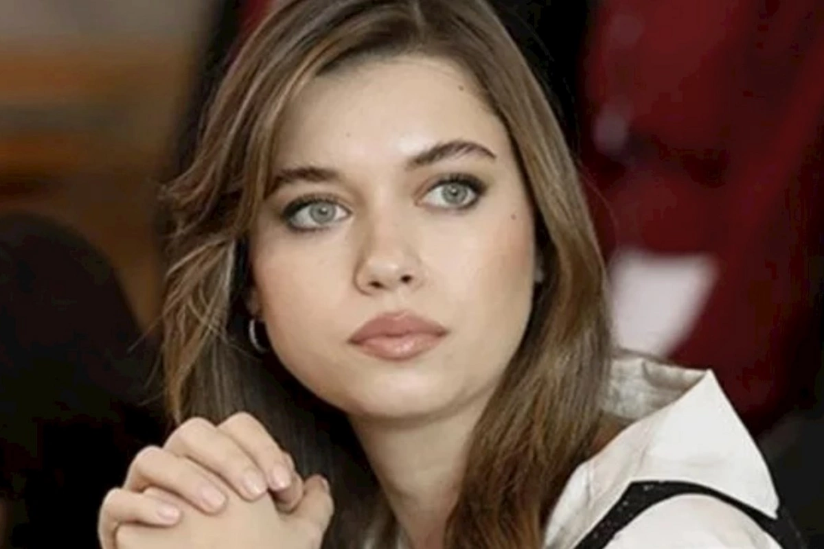 Afra Saraçoğlu sevgilisi ilə — FOTO