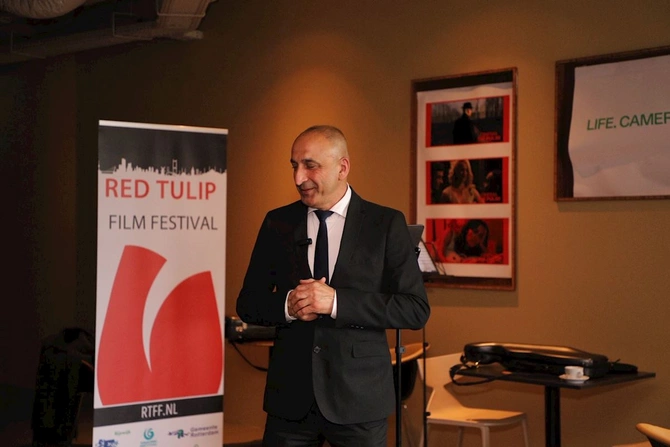 Amsterdamda “Qırmızı bağ” filmi nümayiş etdirildi — VİDEO/FOTO Amsterdamda “Qırmızı bağ” filmi nümayiş etdirildi — VİDEO/FOTO