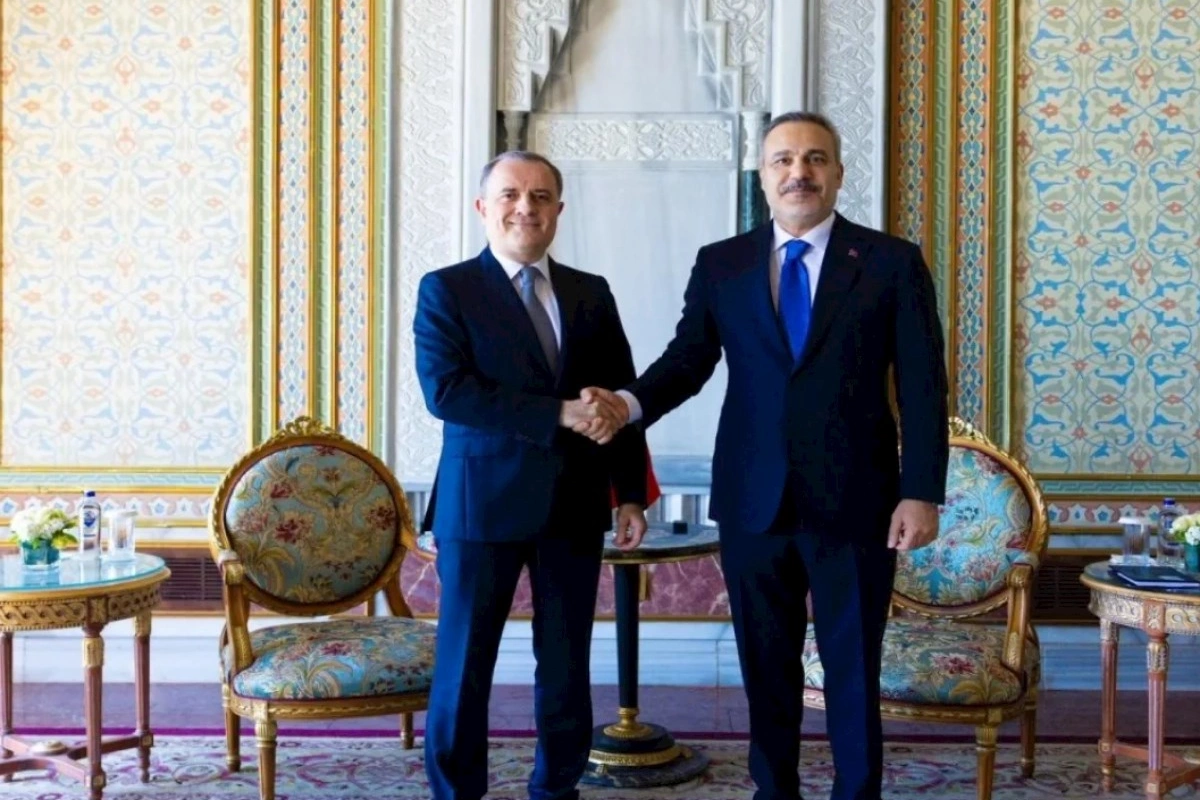 Ceyhun Bayramov Hakan Fidanla görüşdü