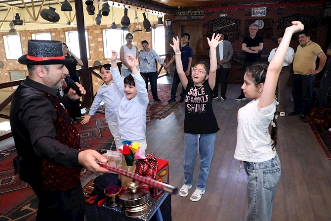 Azəriqaz uşaqları sevindirdi — FOTOLAR Azəriqaz uşaqları sevindirdi — FOTOLAR