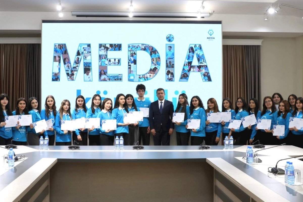 MEDİA - da məzun könüllülər və növbəti proqramın iştirakçıları ilə görüş keçirilib — FOTOLAR