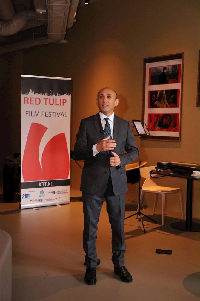 Amsterdamda “Qırmızı bağ” filmi nümayiş etdirildi — VİDEO/FOTO Amsterdamda “Qırmızı bağ” filmi nümayiş etdirildi — VİDEO/FOTO