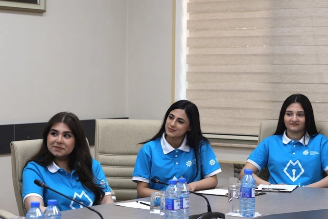 MEDİA - da məzun könüllülər və növbəti proqramın iştirakçıları ilə görüş keçirilib — FOTOLAR