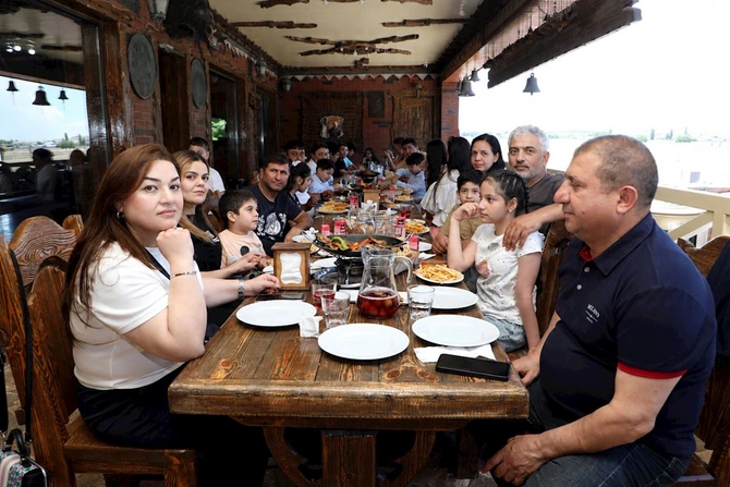 Azəriqaz uşaqları sevindirdi — FOTOLAR Azəriqaz uşaqları sevindirdi — FOTOLAR
