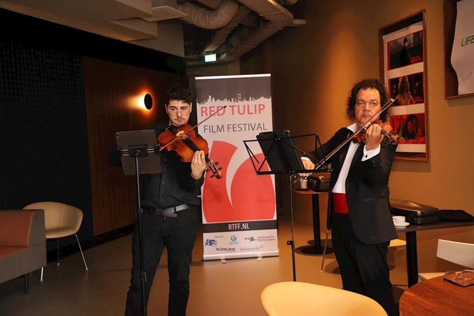 Amsterdamda “Qırmızı bağ” filmi nümayiş etdirildi — VİDEO/FOTO Amsterdamda “Qırmızı bağ” filmi nümayiş etdirildi — VİDEO/FOTO