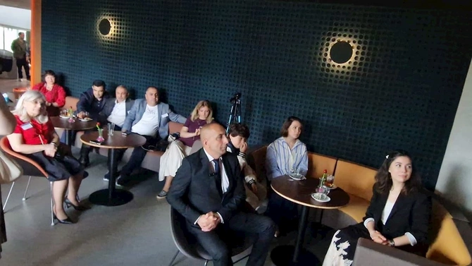 Amsterdamda “Qırmızı bağ” filmi nümayiş etdirildi — VİDEO/FOTO Amsterdamda “Qırmızı bağ” filmi nümayiş etdirildi — VİDEO/FOTO