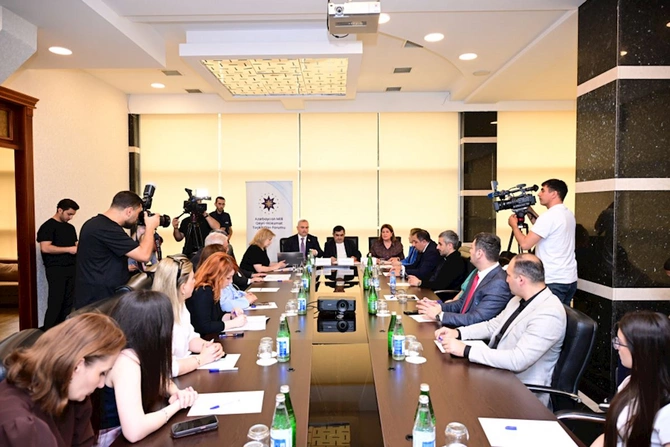 “Uşaqların rəqəmsal təhlükəsizliyi, zərərli asılılıqdan qorunması”: İctimai müzakirə — FOTOLAR