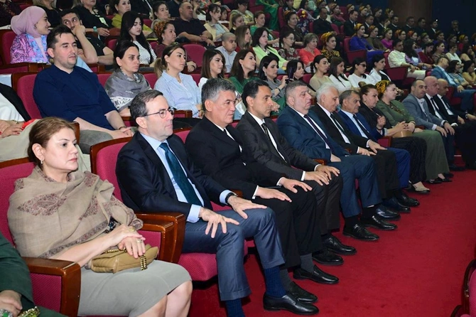Türkmənistanda Azərbaycan Mədəniyyəti Günləri möhtəşəm konsertlə başa çatdı — FOTOLAR Türkmənistanda Azərbaycan Mədəniyyəti Günləri möhtəşəm konsertlə başa çatdı — FOTOLAR
