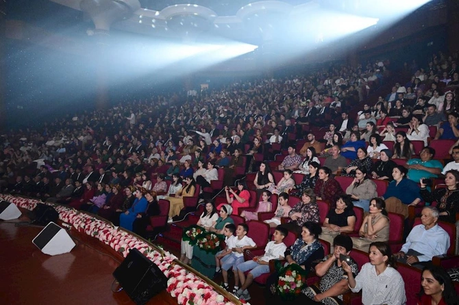 Türkmənistanda Azərbaycan Mədəniyyəti Günləri möhtəşəm konsertlə başa çatdı — FOTOLAR Türkmənistanda Azərbaycan Mədəniyyəti Günləri möhtəşəm konsertlə başa çatdı — FOTOLAR