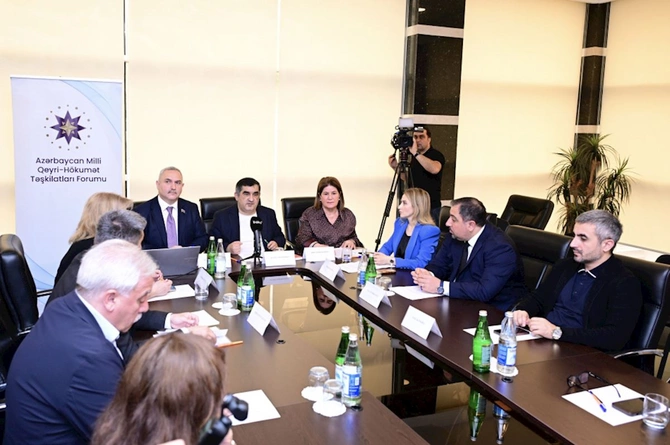 “Uşaqların rəqəmsal təhlükəsizliyi, zərərli asılılıqdan qorunması”: İctimai müzakirə — FOTOLAR