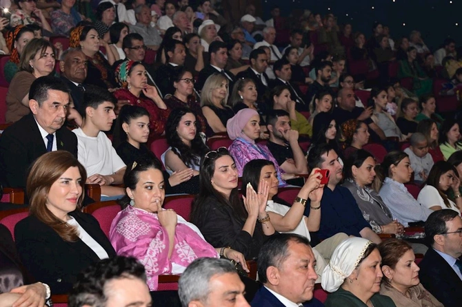 Türkmənistanda Azərbaycan Mədəniyyəti Günləri möhtəşəm konsertlə başa çatdı — FOTOLAR Türkmənistanda Azərbaycan Mədəniyyəti Günləri möhtəşəm konsertlə başa çatdı — FOTOLAR