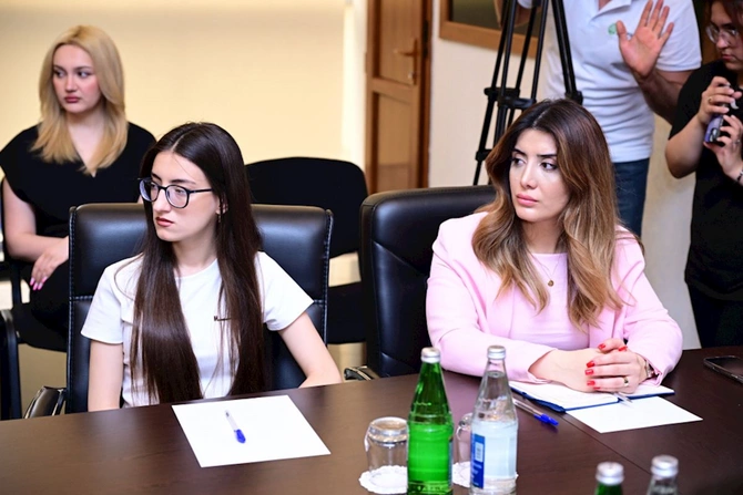 “Uşaqların rəqəmsal təhlükəsizliyi, zərərli asılılıqdan qorunması”: İctimai müzakirə — FOTOLAR