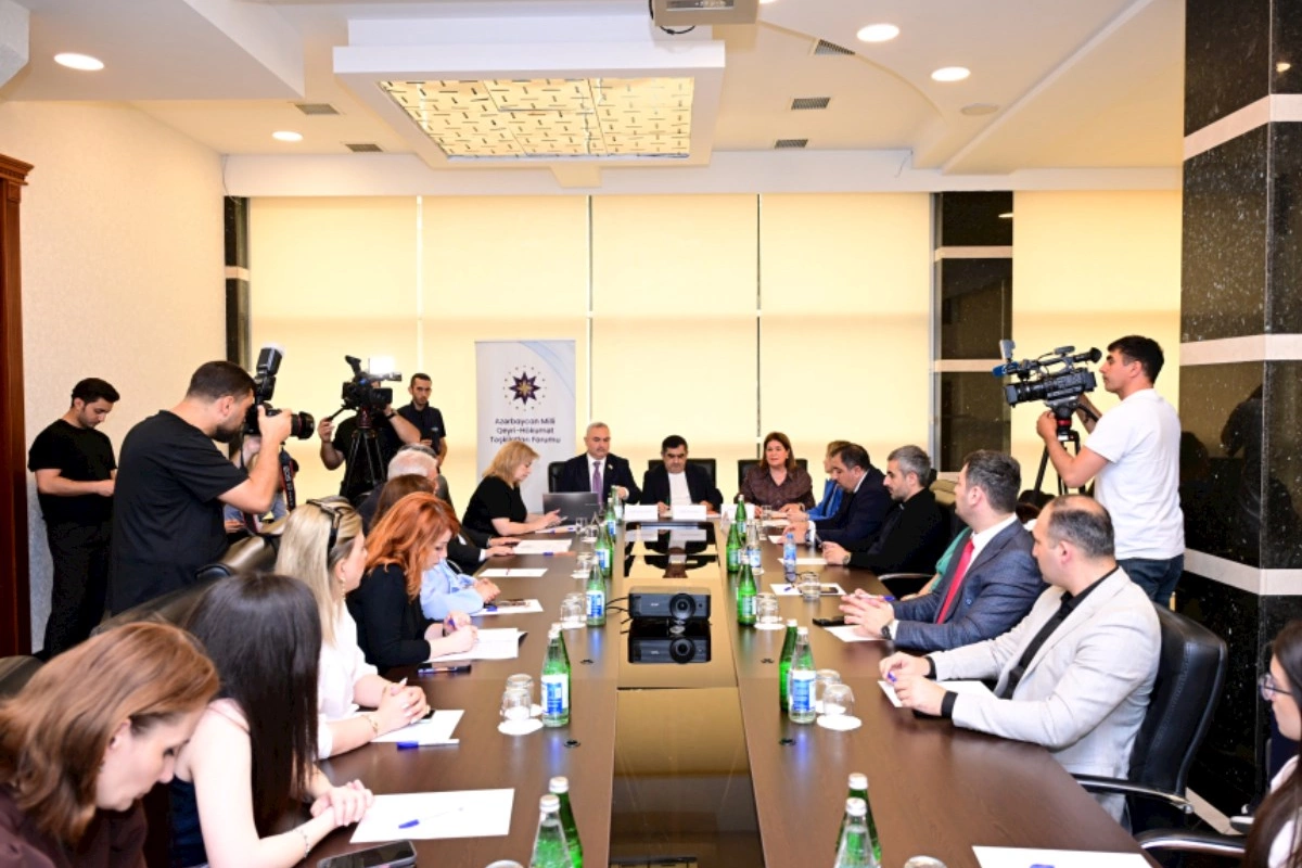“Uşaqların rəqəmsal təhlükəsizliyi, zərərli asılılıqdan qorunması”: İctimai müzakirə — FOTOLAR