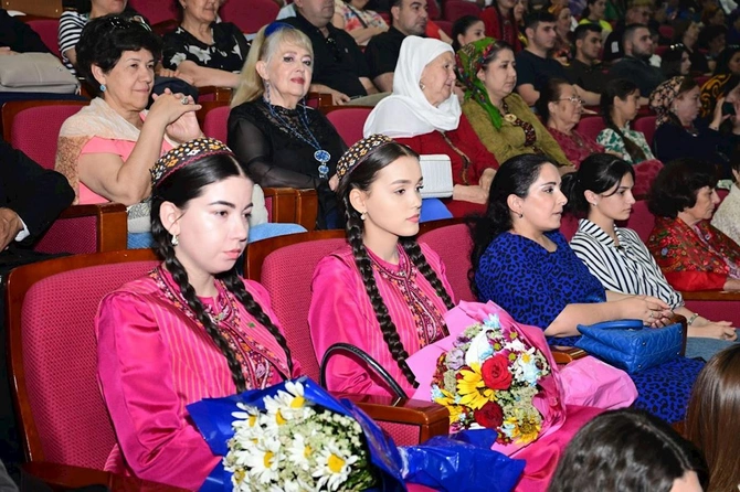 Türkmənistanda Azərbaycan Mədəniyyəti Günləri möhtəşəm konsertlə başa çatdı — FOTOLAR Türkmənistanda Azərbaycan Mədəniyyəti Günləri möhtəşəm konsertlə başa çatdı — FOTOLAR