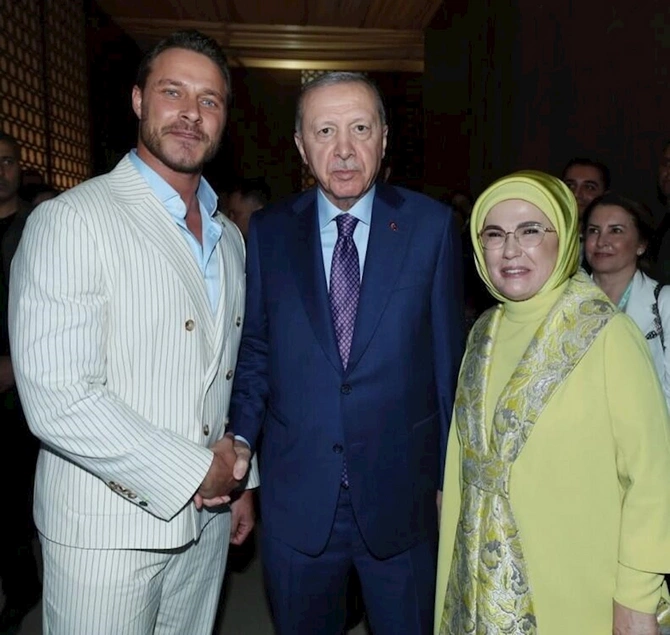 Yeraltı’ aktyoru Ərdoğan və xanımı ilə görüşdən paylaşım etdi — FOTO