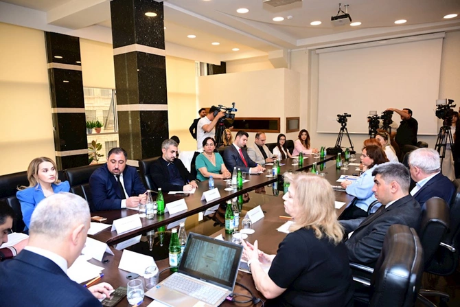 “Uşaqların rəqəmsal təhlükəsizliyi, zərərli asılılıqdan qorunması”: İctimai müzakirə — FOTOLAR