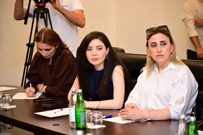 “Uşaqların rəqəmsal təhlükəsizliyi, zərərli asılılıqdan qorunması”: İctimai müzakirə — FOTOLAR