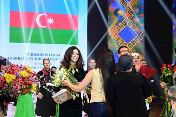 Türkmənistanda Azərbaycan Mədəniyyəti Günləri möhtəşəm konsertlə başa çatdı — FOTOLAR Türkmənistanda Azərbaycan Mədəniyyəti Günləri möhtəşəm konsertlə başa çatdı — FOTOLAR