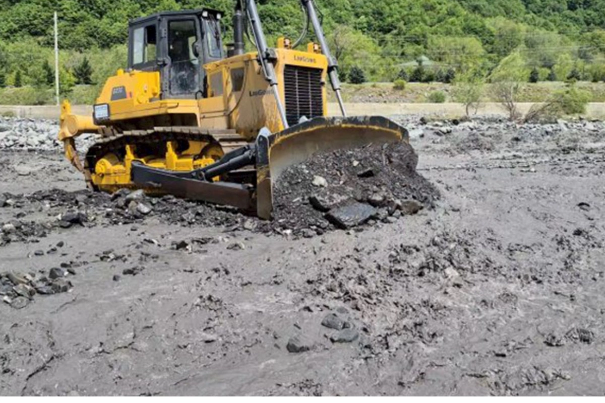 Sel Laza yolunu bu hala saldı — FOTO
