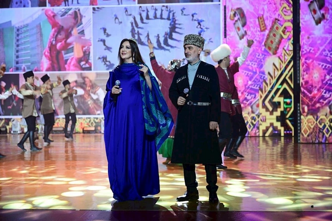 Türkmənistanda Azərbaycan Mədəniyyəti Günləri möhtəşəm konsertlə başa çatdı — FOTOLAR Türkmənistanda Azərbaycan Mədəniyyəti Günləri möhtəşəm konsertlə başa çatdı — FOTOLAR