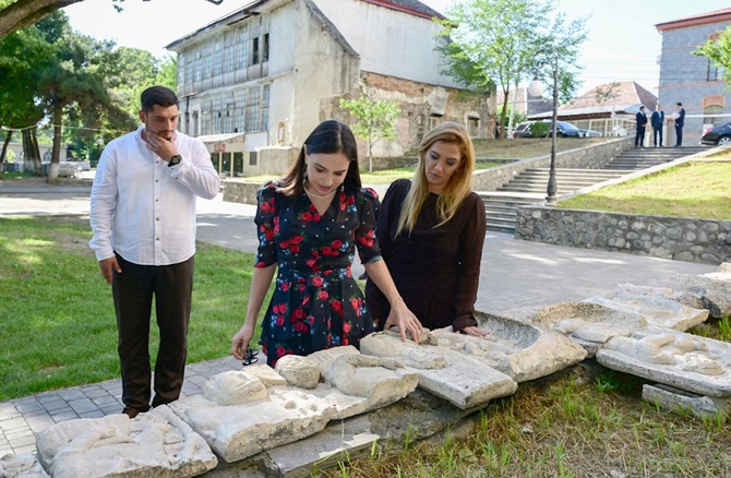 Leyla Əliyeva Məhəmməd Füzuli adına parkda görülən işlərlə tanış olub — FOTOLAR Leyla Əliyeva Məhəmməd Füzuli adına parkda görülən işlərlə tanış olub — FOTOLAR