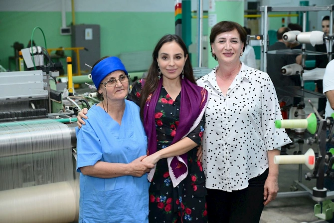 Leyla Əliyeva “Azəripək” ASC-nin fəaliyyəti ilə yaxından tanış olub — FOTOLAR