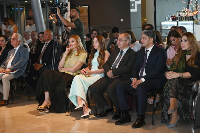 Alyona Əliyeva “Bir mədəniyyət xəzinəsi: Divanü lüğat-it-türk” — FOTOLAR Alyona Əliyeva “Bir mədəniyyət xəzinəsi: Divanü lüğat-it-türk” — FOTOLAR