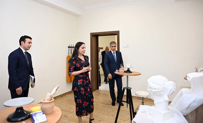 Leyla Əliyeva Şəki Şəhər İncəsənət Məktəbində — FOTOLAR Leyla Əliyeva Şəki Şəhər İncəsənət Məktəbində — FOTOLAR