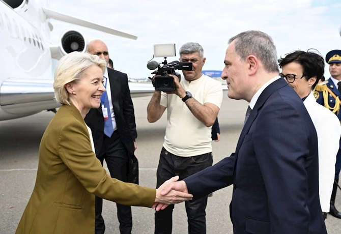 Avropa Komissiyasının Prezidenti Azərbaycana gəlib — FOTO Avropa Komissiyasının Prezidenti Azərbaycana gəlib — FOTO