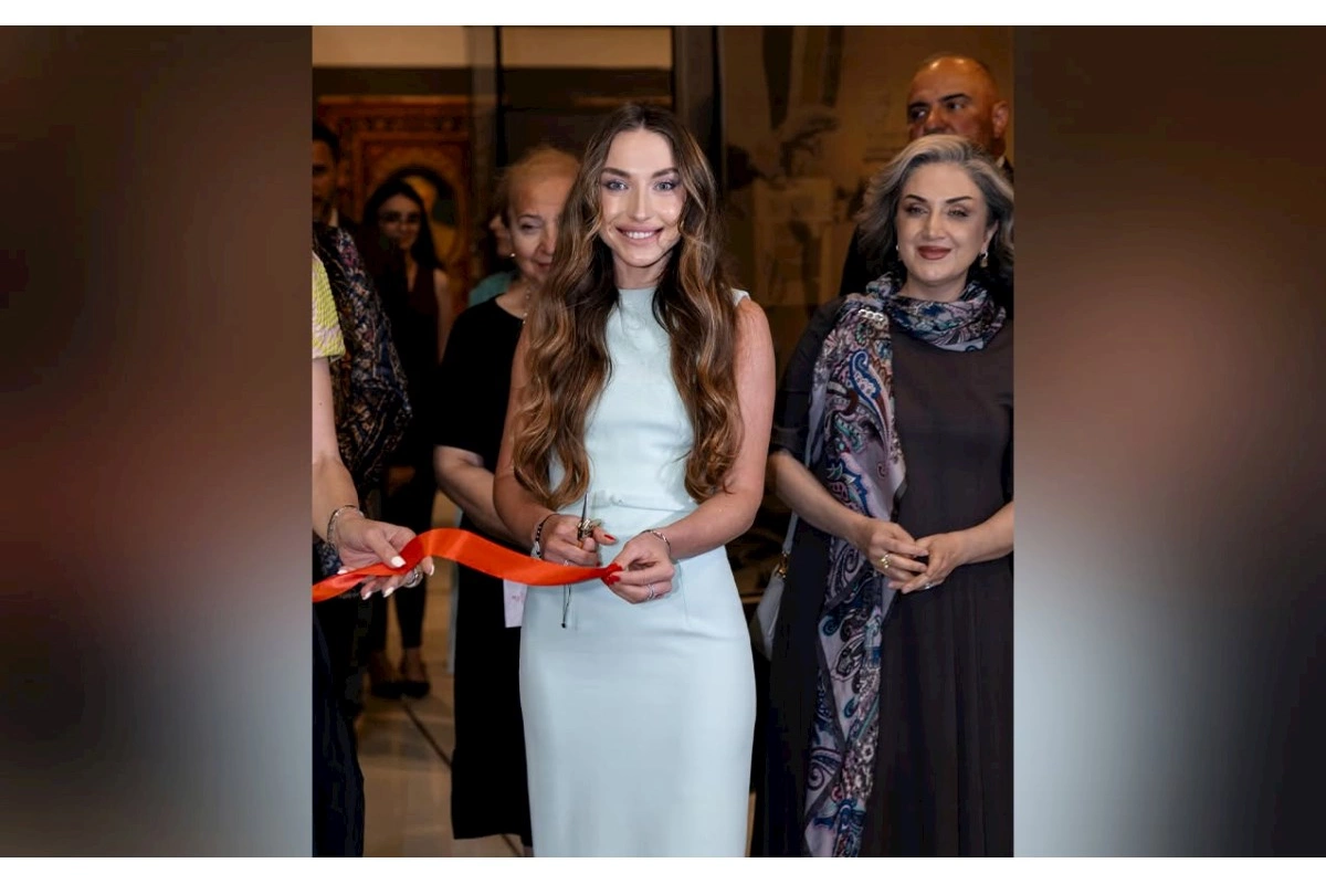 Alyona Əliyeva sərgidən yeni fotolar paylaşdı — FOTOLAR