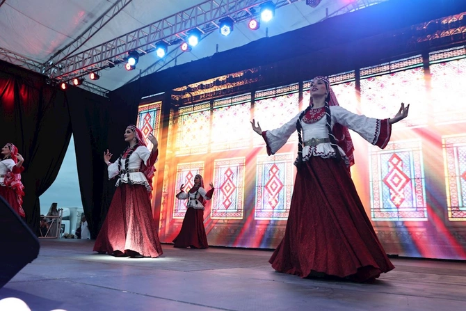 Dənizkənarı Milli Parkda Türk dünyasından incəsənət nümayəndələrinin iştirakı ilə konsert keçirilib — FOTOLAR
