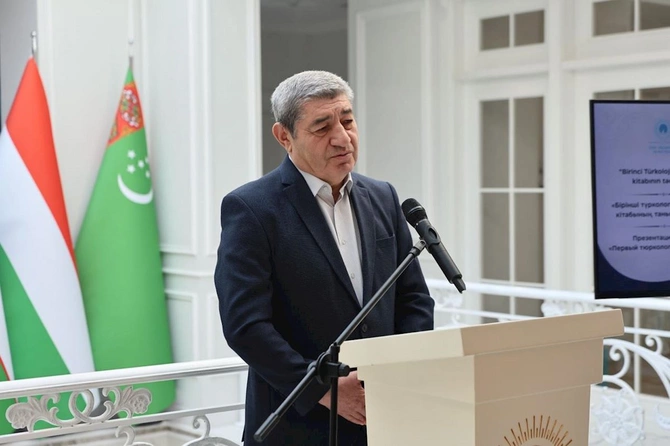 “Birinci Türkoloji Qurultay” kitabının təqdimatı keçirilib — FOTOLAR