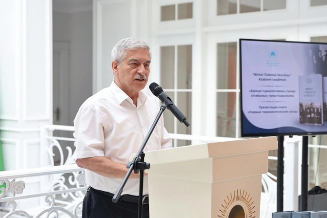 “Birinci Türkoloji Qurultay” kitabının təqdimatı keçirilib — FOTOLAR