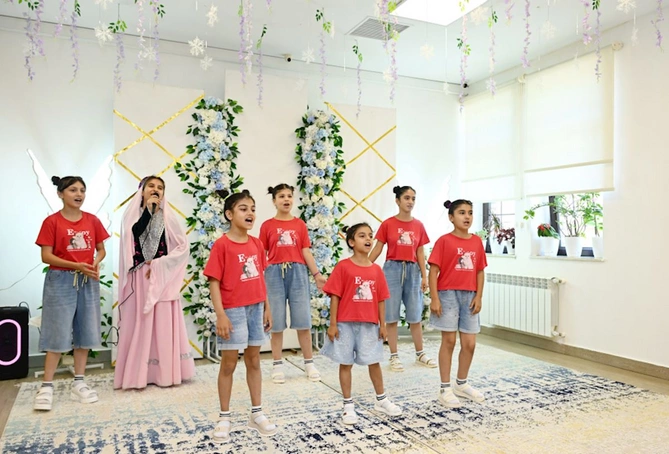 Leyla Əliyeva Şəkidə Uşaq evi sosial xidmət müəssisəsinin sakinləri ilə görüşüb — FOTOLAR Leyla Əliyeva Şəkidə Uşaq evi sosial xidmət müəssisəsinin sakinləri ilə görüşüb — FOTOLAR