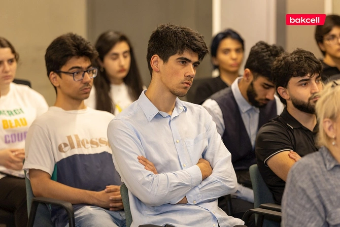 “Bakcell” və Gənclər Fondu təqaüd proqramının qalibləri ilə görüş keçirdi — FOTOLAR “Bakcell” və Gənclər Fondu təqaüd proqramının qalibləri ilə görüş keçirdi — FOTOLAR